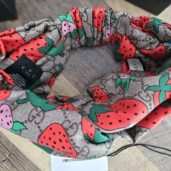 Rare Print! Gucci Strawberry Print Silk Headband - Picture 5 of 6